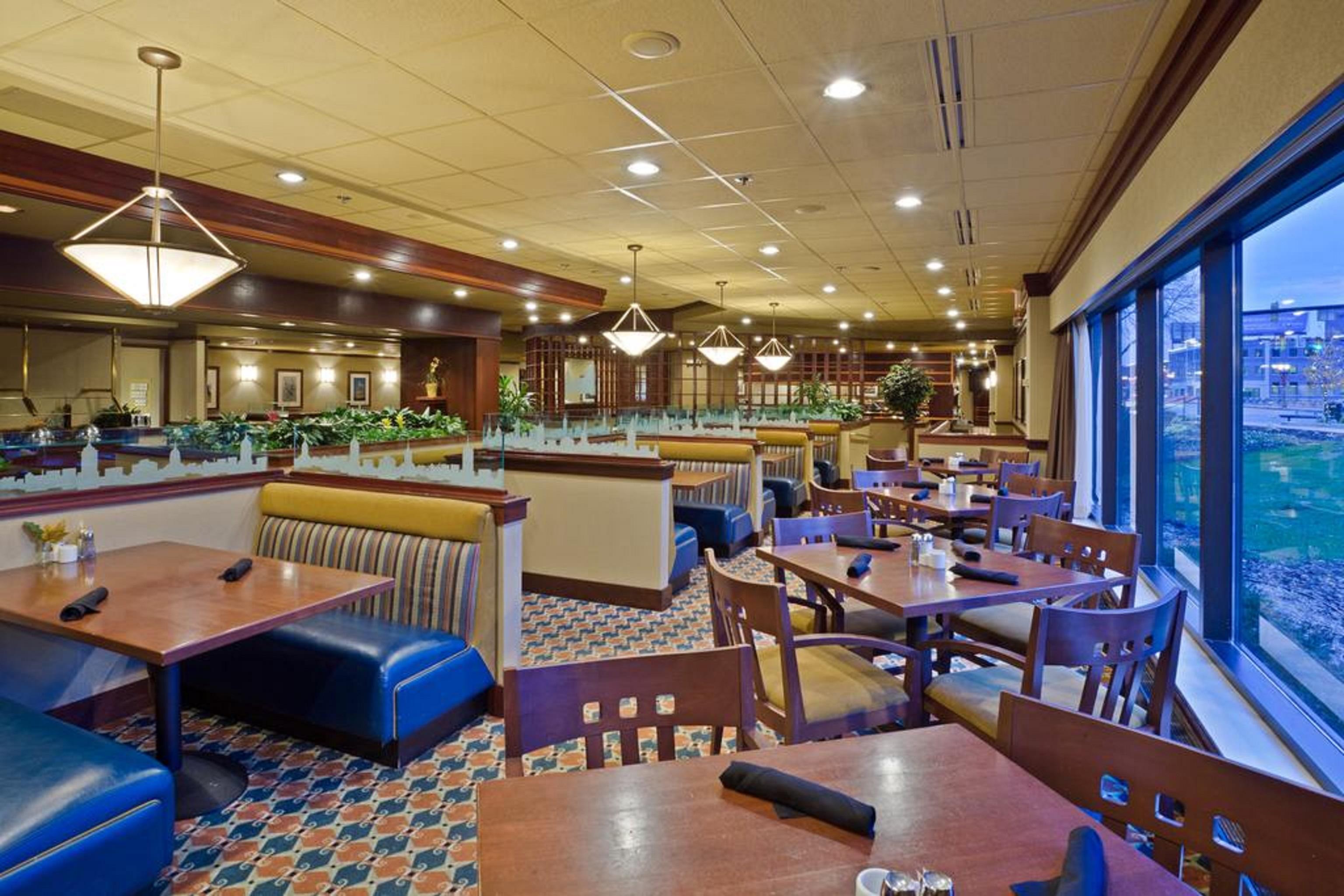 Hotel Doubletree By Hilton Lansing Exterior foto