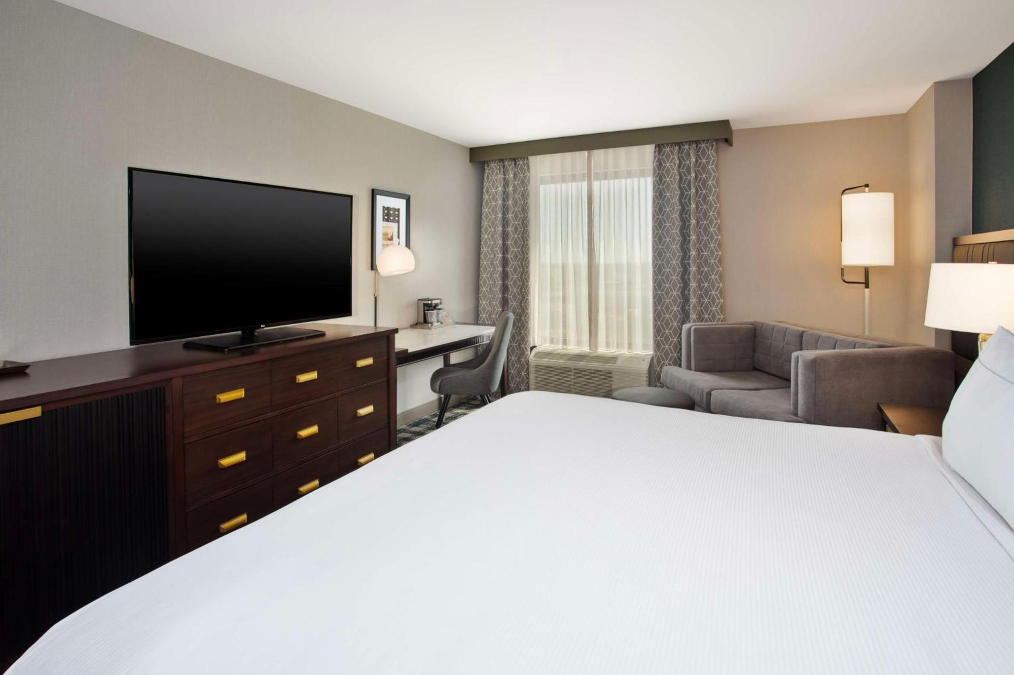 Hotel Doubletree By Hilton Lansing Exterior foto