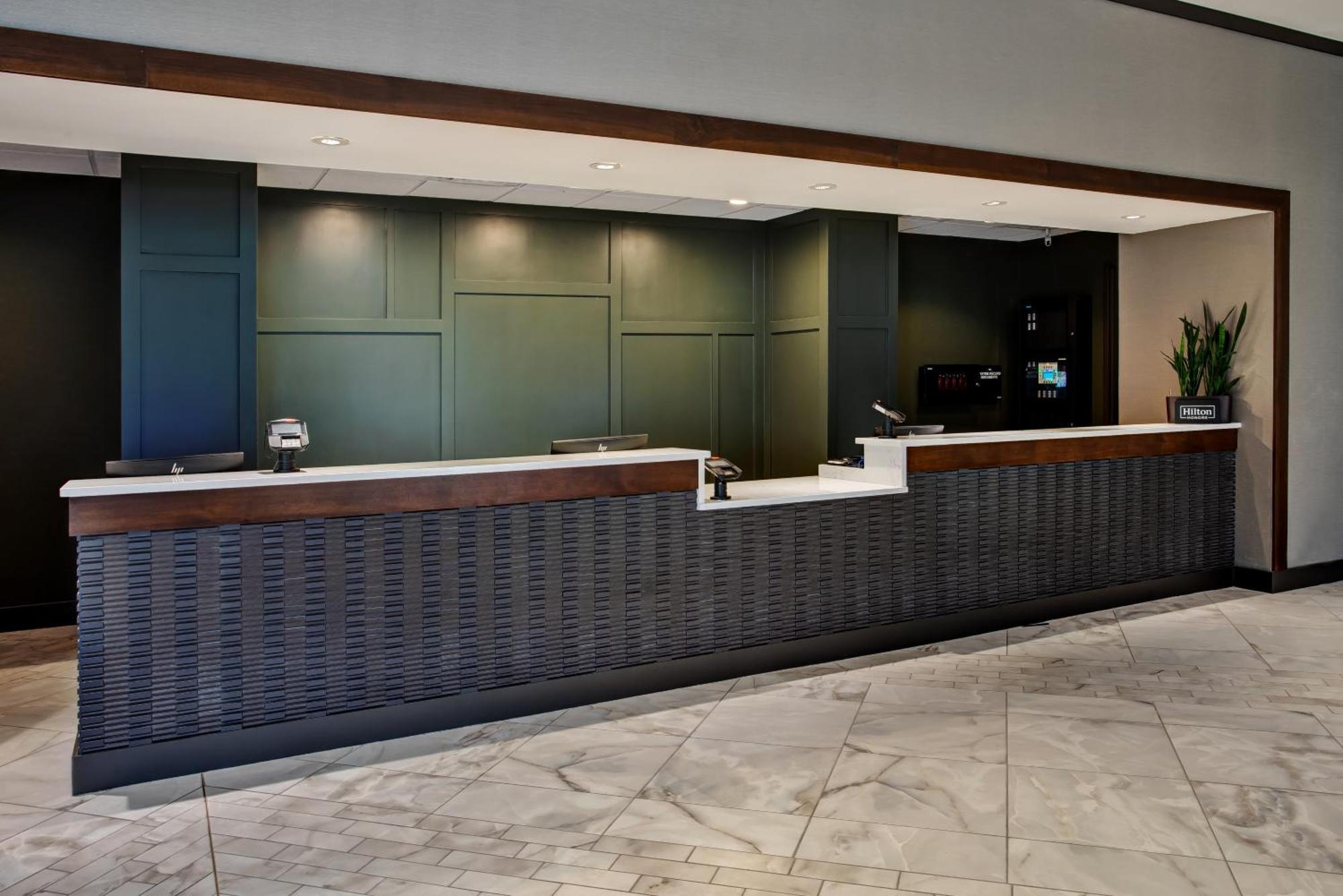 Hotel Doubletree By Hilton Lansing Exterior foto