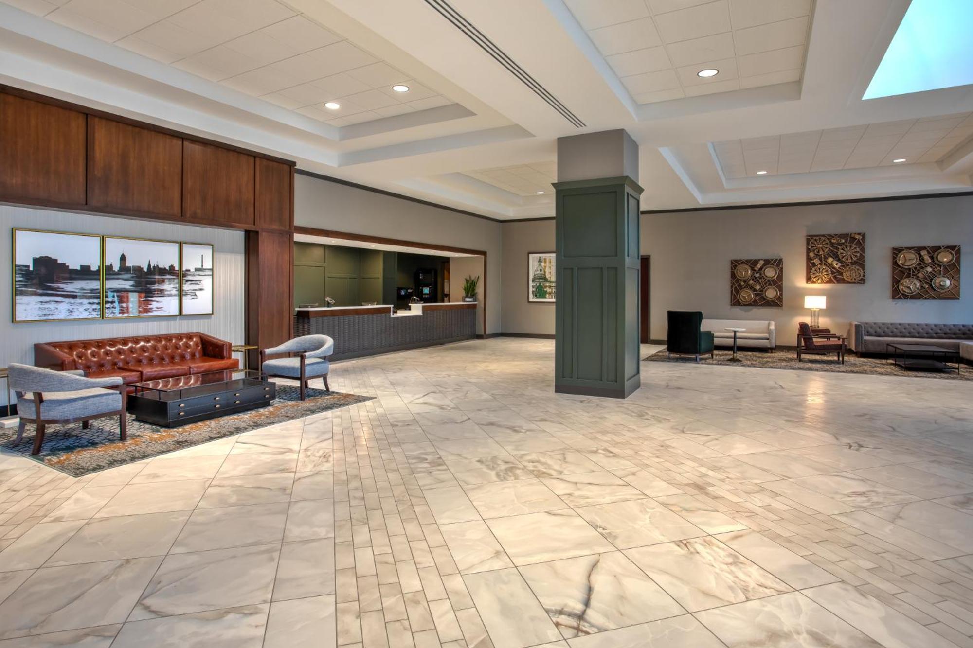 Hotel Doubletree By Hilton Lansing Exterior foto