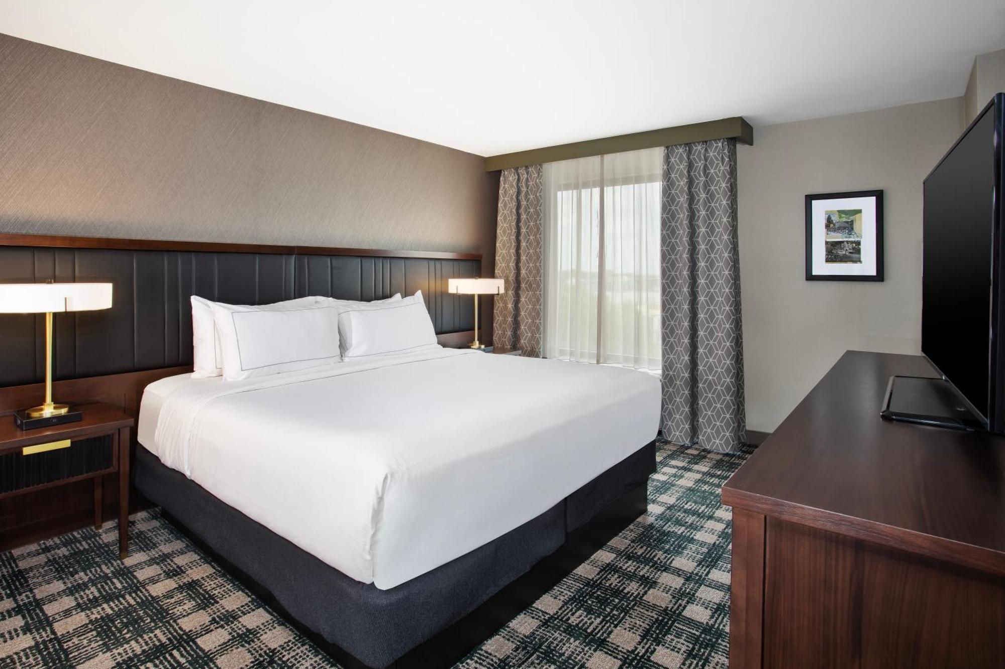 Hotel Doubletree By Hilton Lansing Exterior foto